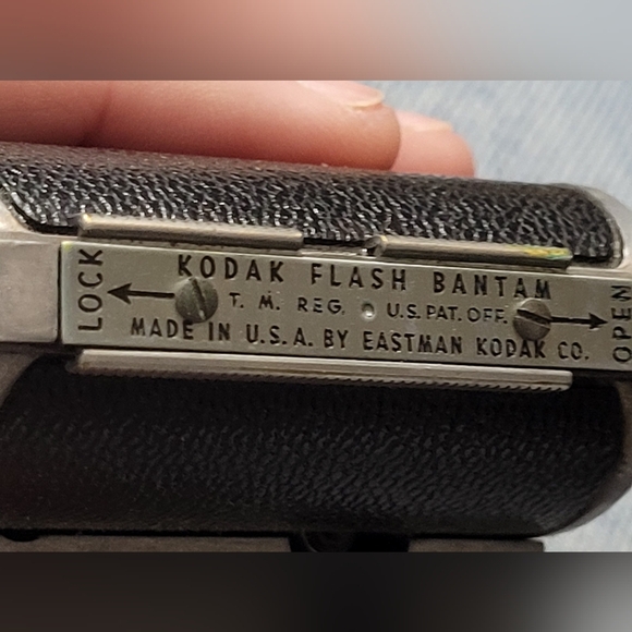 Kodak Flash Bantam Vintage Camera w/Leather Field Case Untested - Picture 10 of 11